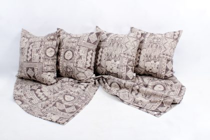 Set Taupe ( Tablecloth-1.5mx2.3m, 6 x 60x60 cushions)